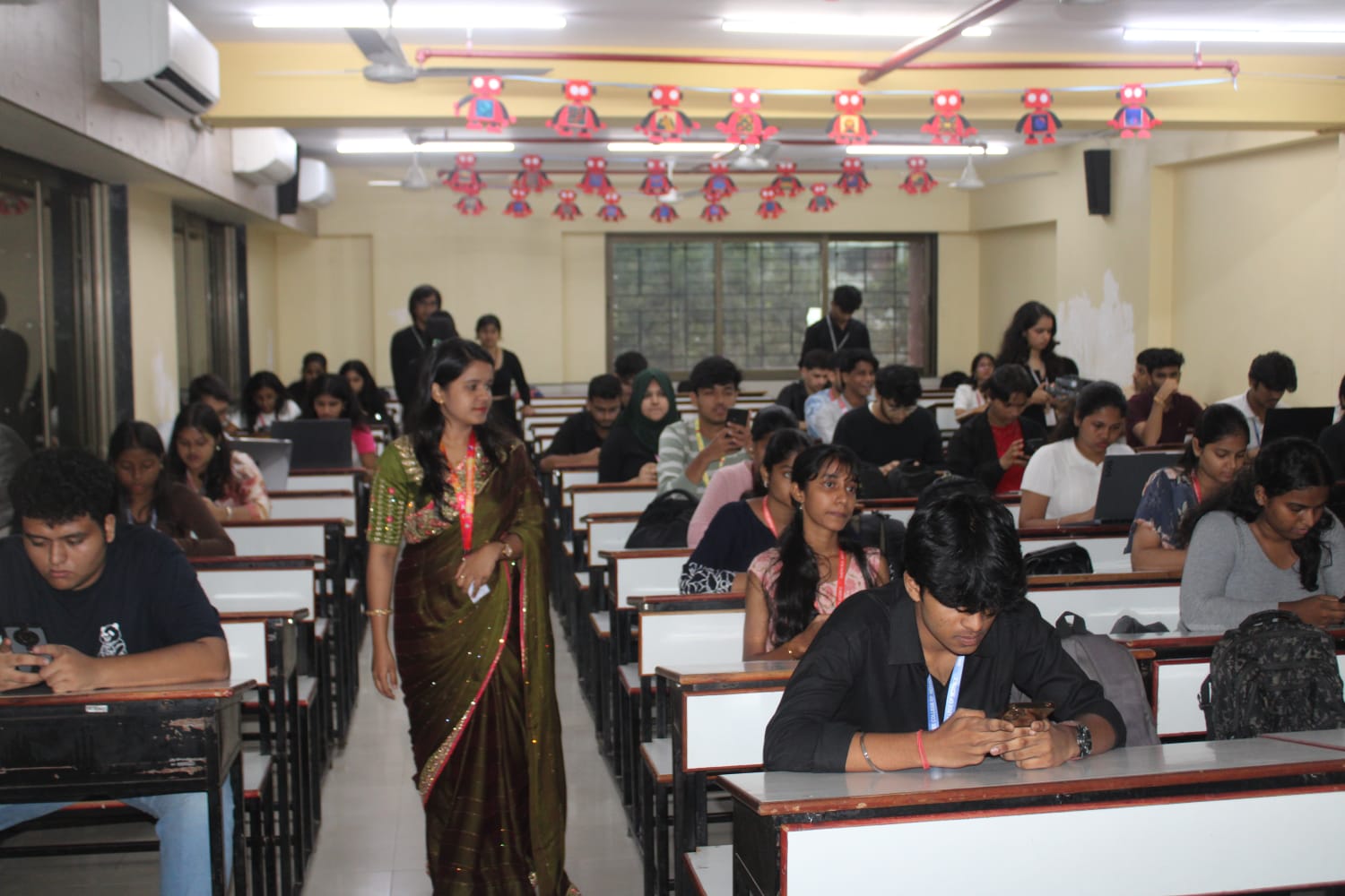 Students competing in an event during Zettaabyte 4.0